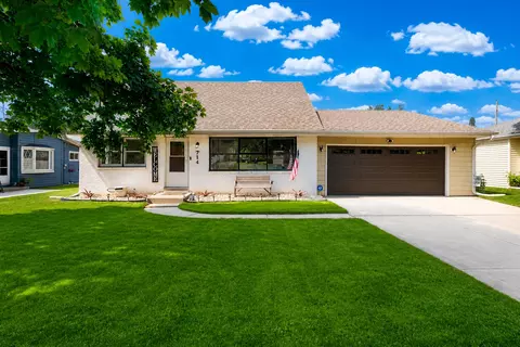 714 Edgewood, South Milwaukee, WI 53172