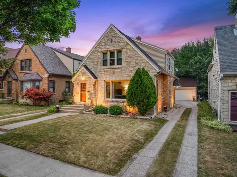 2650 N 70th #2652, Wauwatosa, WI 53213