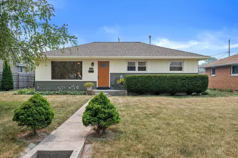 9417 W Schlinger, West Allis, WI 53214
