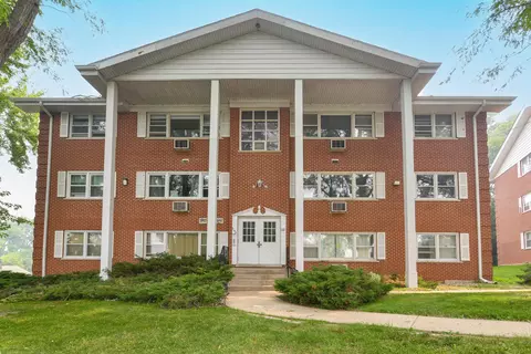 245 Country Clb #2C, Lake Geneva, WI 53147