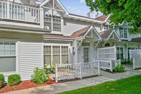 6235 S Creekside #21, Cudahy, WI 53110