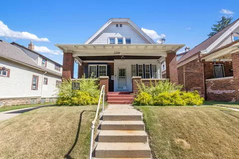 2200 W Lincoln, Milwaukee, WI 53215