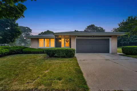1217 Fariway, Racine, WI 53405