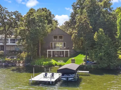 3015 E Lake Shr, Twin Lakes, WI 53181