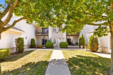 6200 S Creekside #4, Cudahy, WI 53110