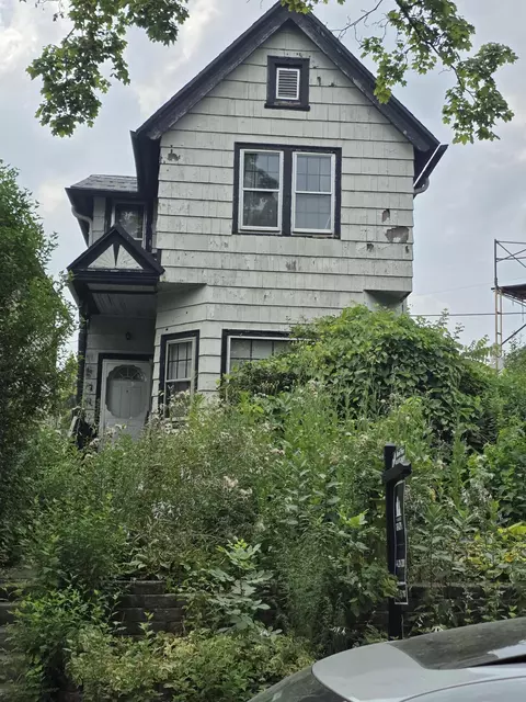 2233 S Woodward, Milwaukee, WI 53207
