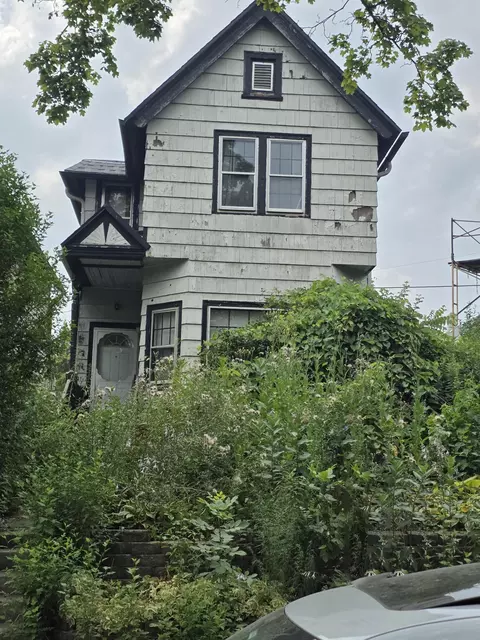 2237 S Woodward, Milwaukee, WI 53207