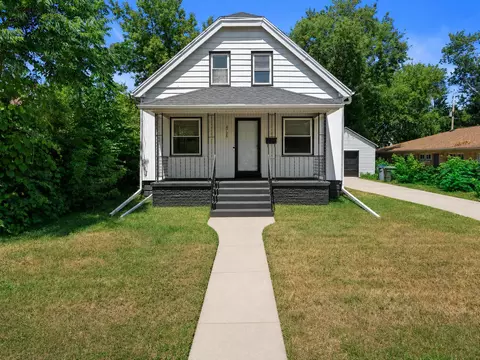 4726 W Eggert, Milwaukee, WI 53218