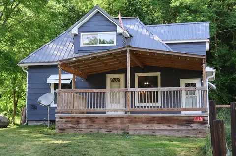 115 4th Ave, Melvina, WI 54619