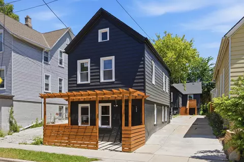 1850 N Warren, Milwaukee, WI 53202