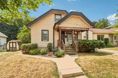7631 W W Ctr, Milwaukee, WI 53222