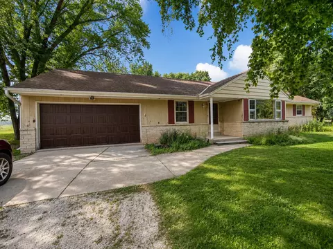 5102 W Arrowwood, Mequon, WI 53092