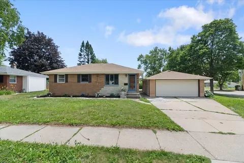 8537 W Denver, Milwaukee, WI 53224