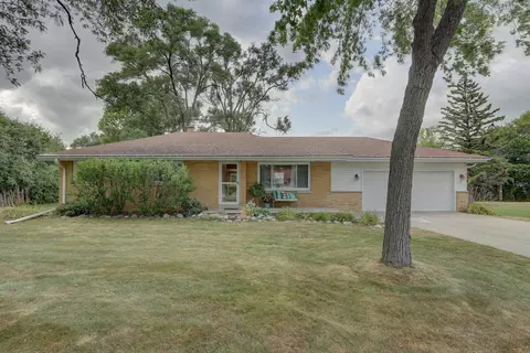 15728 W Robin, New Berlin, WI 53151