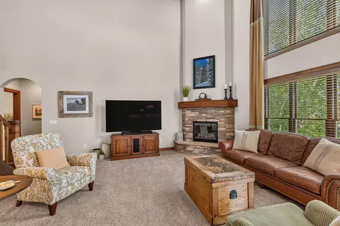 Living - 6622 N Kurey, Appleton, WI 54913 photo 3 of 4