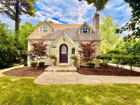 700 Elm Grv, Elm Grove, WI 53122