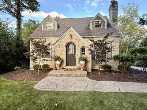 700 Elm Grv, Elm Grove, WI 53122