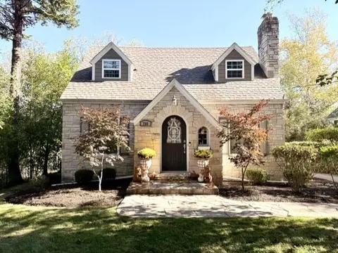 700 Elm Grv, Elm Grove, WI 53122