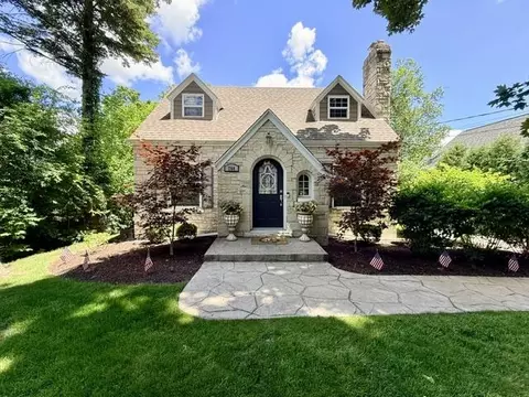 700 Elm Grv, Elm Grove, WI 53122