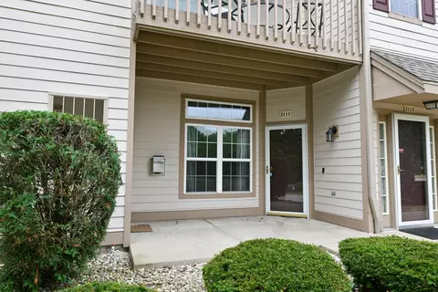 2111 W Vista Bella, Oak Creek, WI 53154