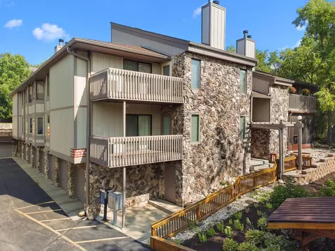 844 Kendall #5F, Lake Geneva, WI 53147