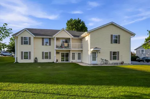 364 Minz Park #5, West Bend, WI 53095