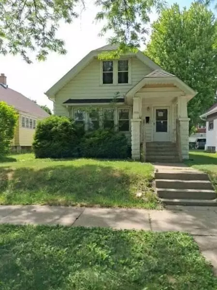 5553 N 32nd, Milwaukee, WI 53209