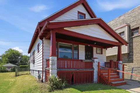 625 W Burliegh, Milwaukee, WI 53206