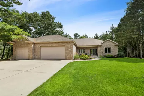 1232 Peregrine, Burlington, WI 53105