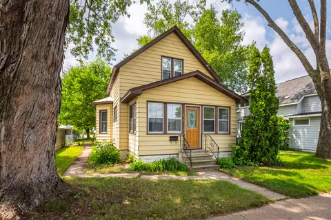 1327 Wood, La Crosse, WI 54603