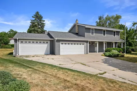 372 Briar, Pewaukee, WI 53072