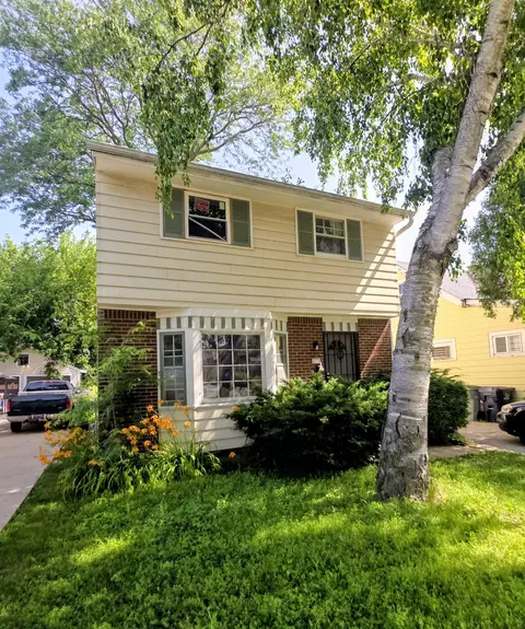 1908 W Fairmount, Milwaukee, WI 53209