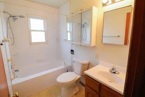 Bath - n5274 Wisconsin 35, Onalaska, WI 54650 photo 1 of 1