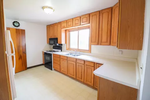 Kitchen - n5274 Wisconsin 35, Onalaska, WI 54650 photo 3 of 3