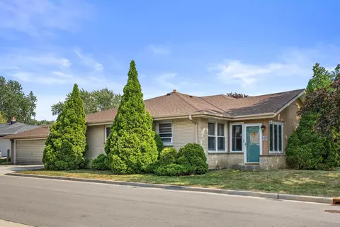 4002 S 91st #4004, Greenfield, WI 53228