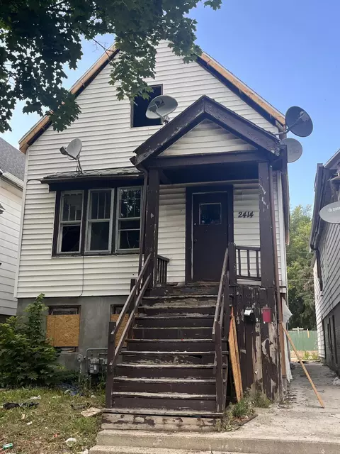 2412 W Maple #2414, Milwaukee, WI 53204