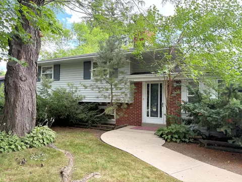 6600 N Braeburn, Glendale, WI 53209