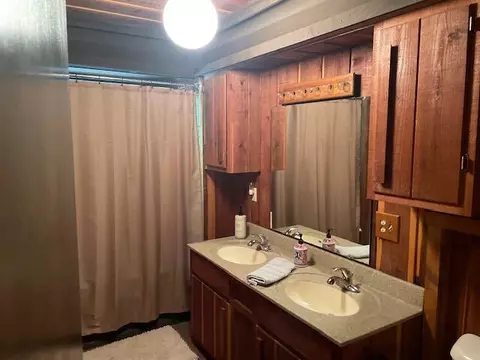 Bath - W6230 Olivia, Crivitz, WI 54114 photo 1 of 3