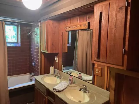 Bath - W6230 Olivia, Crivitz, WI 54114 photo 3 of 3
