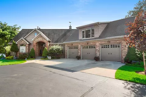 n975 River Drive, Menominee, MI 49858