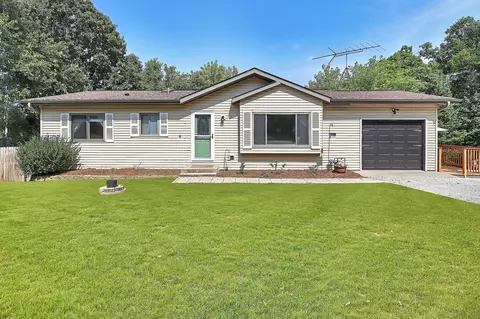 2404 N Giles, Bloomfield, WI 53105