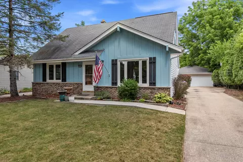 10404 W Darnel, Milwaukee, WI 53224