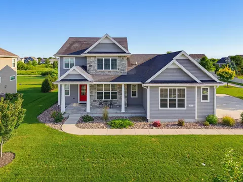 7970 W Mourning Dove, Mequon, WI 53097