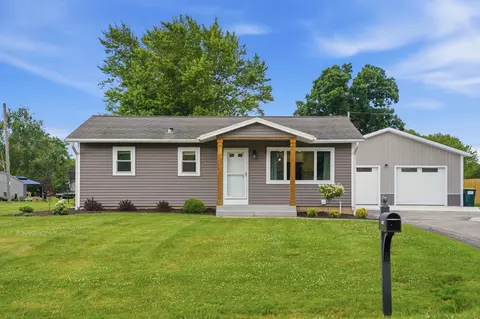 10579 S Barton, Oak Creek, WI 53154