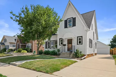 937 Lathrop, Racine, WI 53405