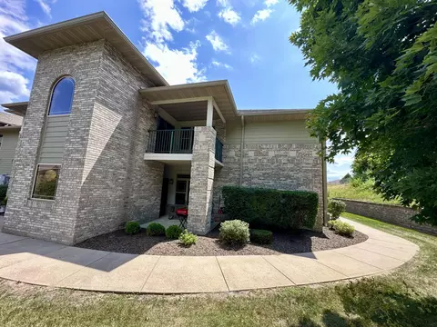 470 N Silverbrook #202, West Bend, WI 53090
