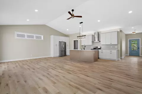 Living - 772 Eastern, West Bend, WI 53095 photo 2 of 5
