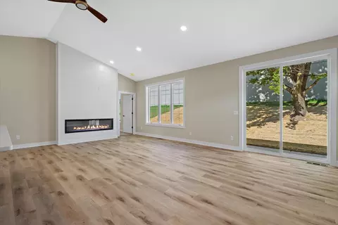 Living - 772 Eastern, West Bend, WI 53095 photo 5 of 5