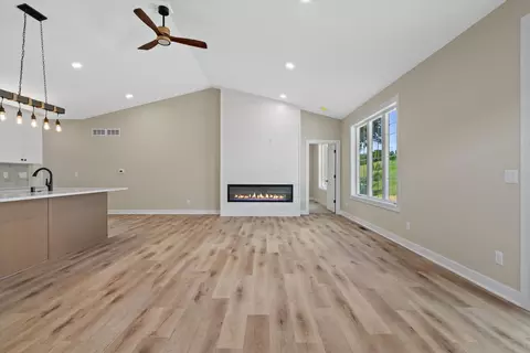 Living - 772 Eastern, West Bend, WI 53095 photo 3 of 5
