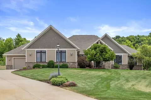 5465 S Baneberry, New Berlin, WI 53146